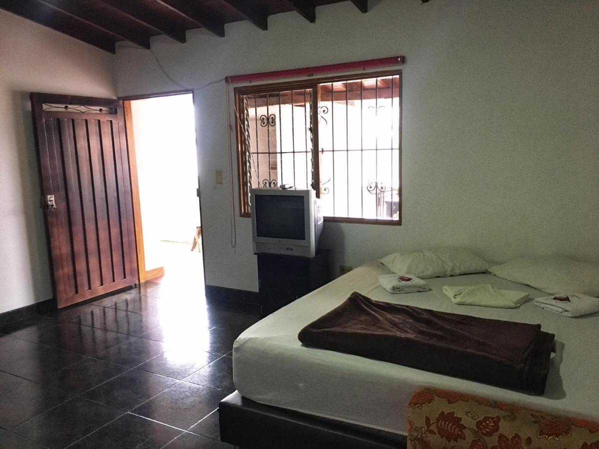 La Casona Hostel Guatapé Extérieur photo
